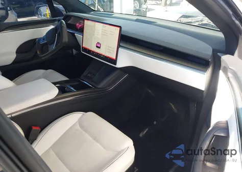 2022 Tesla Model X Plaid Tri Motor All-Wheel Drive z USA, uszkodzony, nr VIN 7SAXCBE65NF356647